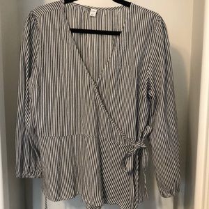 Old navy side tie wrap shirt large
